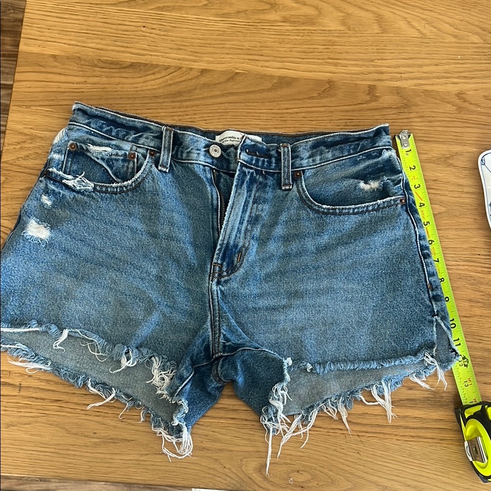 Abercrombie Curve Mid-Rise Boyfriend Short